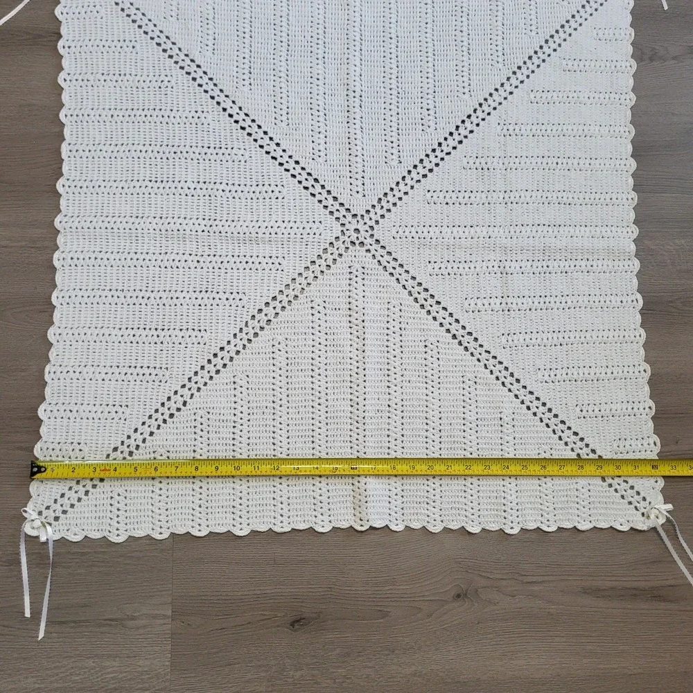 Handmade Crochet White Vintage Baby Receiving Blanket Scalloped Edge 32x32